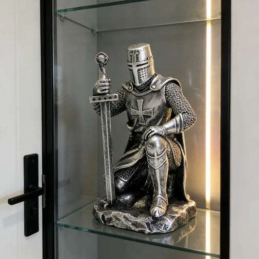 1 Pc Sword-Wielding Knight Resin Statue, Retro Medieval Warrior Figurine for Home Decor, Gift for Father's Day, Ideal Decor for Office Desks & Living Room Bookshelves, Christmas Home Decoration for History Enthusiasts, Decorative Figurine