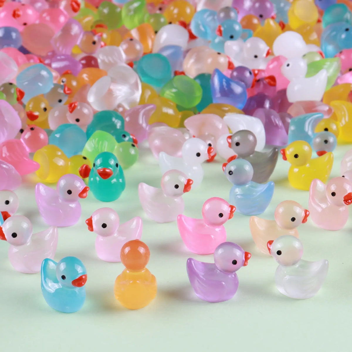40pcs Mini Ducklings + 1pc Mini Suitcase, Cute Duck Design, Glow-In-The-Dark Decorative Ornaments, Resin Animal Figurines, Creative Home & Office Décor, Holiday Gifts, Decoration Items