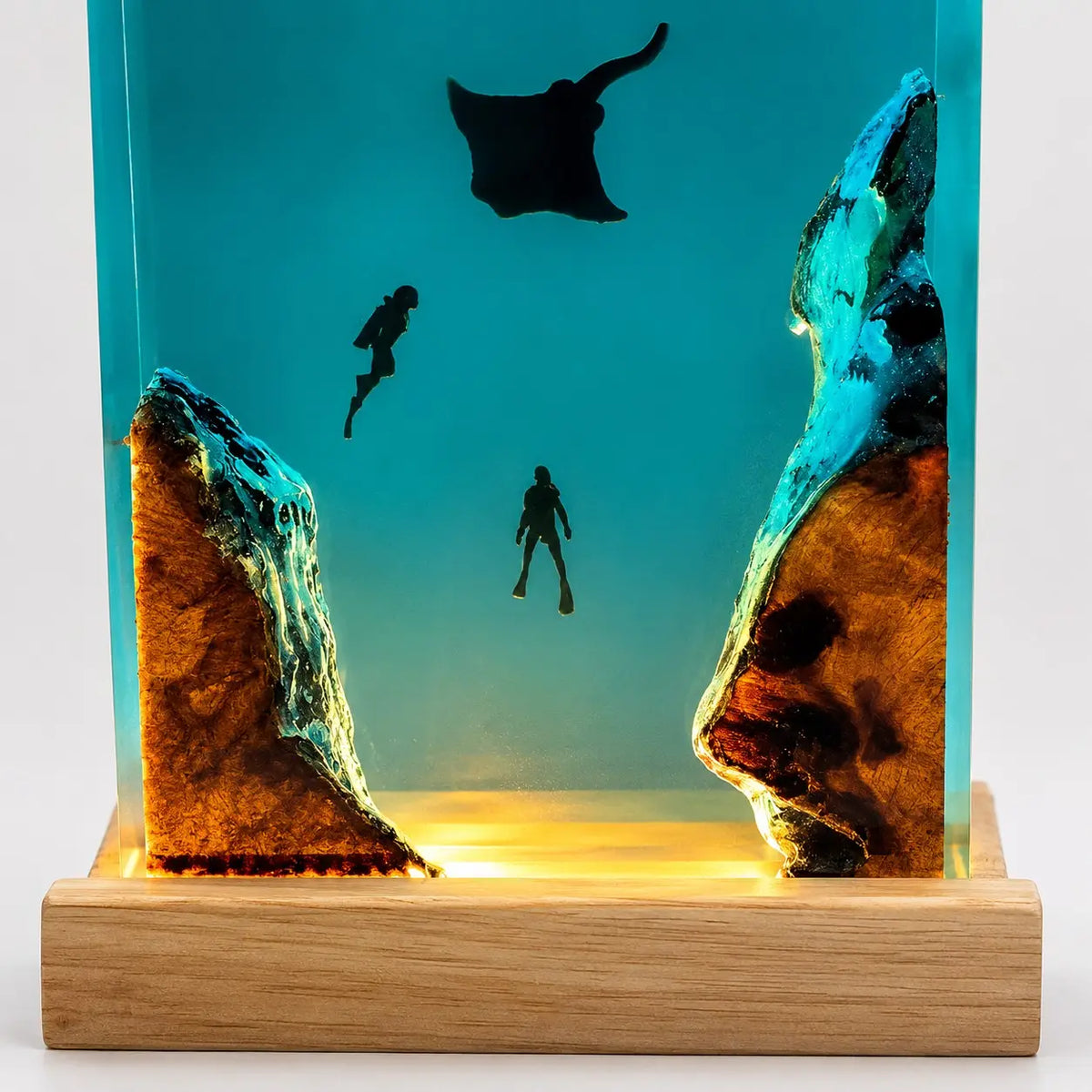 Ocean Resin Handicrafts, Manta Ray and Diver Gift Ornament, Resin Figurine Statue, Home Decor Light, Unique Gift Idea, Sculpture Desk Decor, Decorative Statues, Decorative Piece