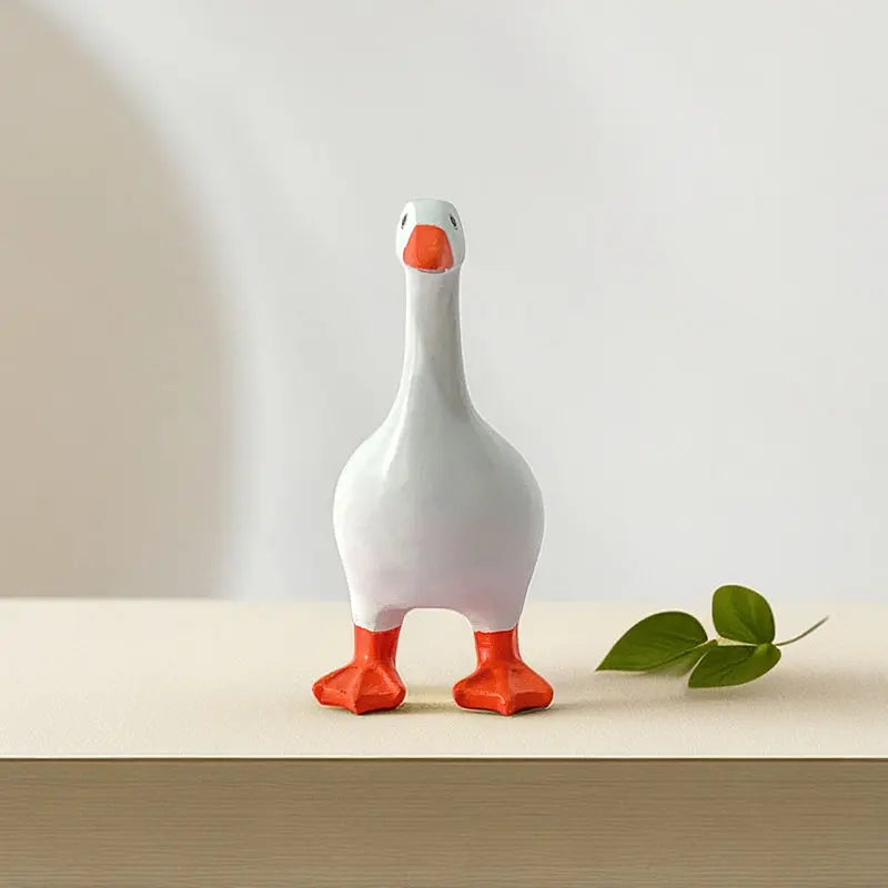【Father's Day Gift】7-in Smooth Lightweight Modern Animal Theme Duck Statue Set with Magnetic Beak Metal Key Organiser, Stable Weighted Base, Strong Grip, Cute Goose Figurine for Desk Decor, Stands Steady Home & Kitchen Decor