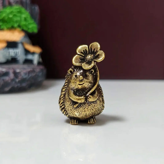 Creative Love Flower Hedgehog Animal Design Desktop Decoration, Decoration Items, Figurine, Desktop Statue, Desktop Ornaments, Decorative Home Ornament, Home Car Company Tea Pet Ornament, Craftsmanship Landscape Decor Gift, Decoration Figure