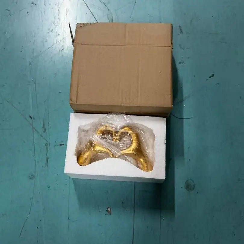 Creative Heart Shaped Hand Gesture Statue, Decoration items, Decorative Sculptures, Modern Desktop Ornament, Decorative Figurine for Home Office Desktop Bookshelf Display, Resin Sculptures