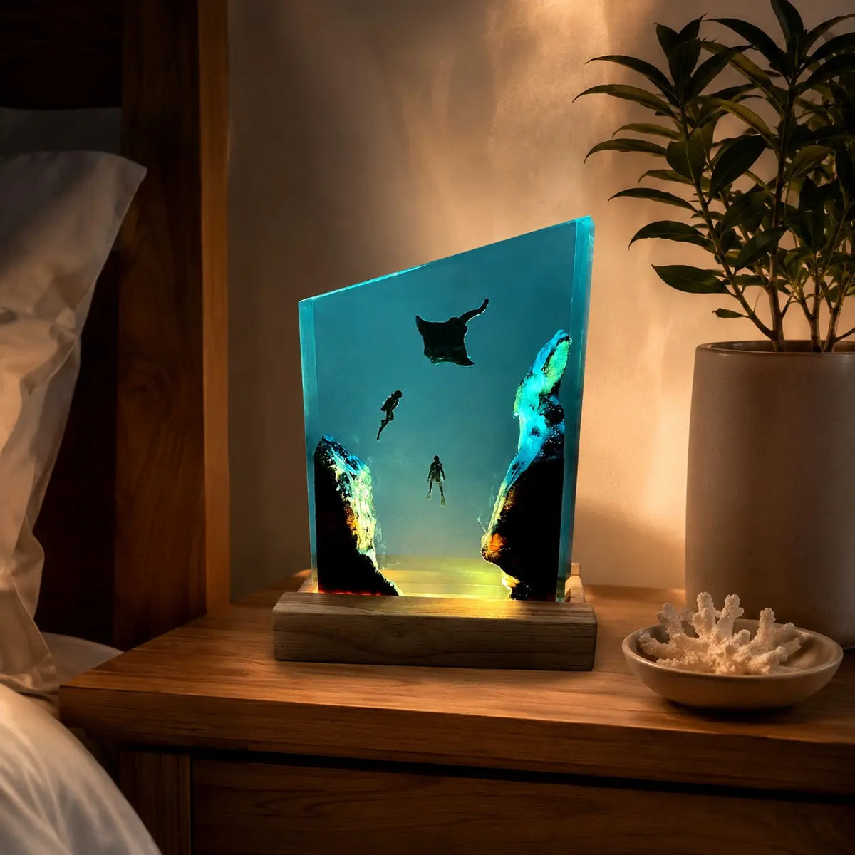 Ocean Resin Handicrafts, Manta Ray and Diver Gift Ornament, Resin Figurine Statue, Home Decor Light, Unique Gift Idea, Sculpture Desk Decor, Decorative Statues, Decorative Piece