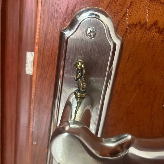 Unique Hinged Door Decorative Functional Header, Decorative Piece, Perfect Moving Gift for Home and Garden, Romantic Family Atmosphere, Ideal for Vintage Enthusiasts, Statue Decor