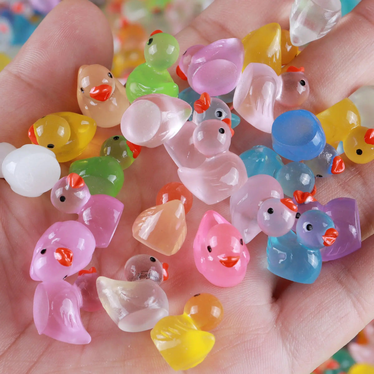 40pcs Mini Ducklings + 1pc Mini Suitcase, Cute Duck Design, Glow-In-The-Dark Decorative Ornaments, Resin Animal Figurines, Creative Home & Office Décor, Holiday Gifts, Decoration Items