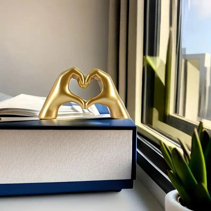 Creative Heart Shaped Hand Gesture Statue, Decoration items, Decorative Sculptures, Modern Desktop Ornament, Decorative Figurine for Home Office Desktop Bookshelf Display, Resin Sculptures