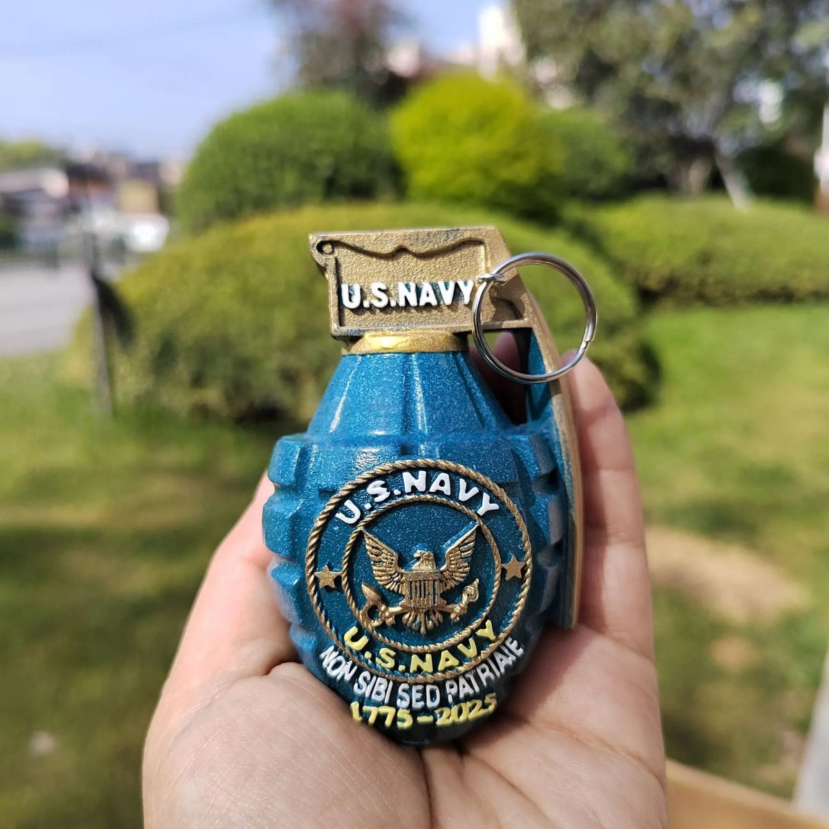 Creative Hand Grenade Resin Craft Table Decor, Desktop Statue, Unique Desk Ornament, Collectible Figurine, Stylish Home Decoration, Home Office Decor, Perfect Gift Idea, Durable Material, Artistic, Resin Sculptures, Decoration Items