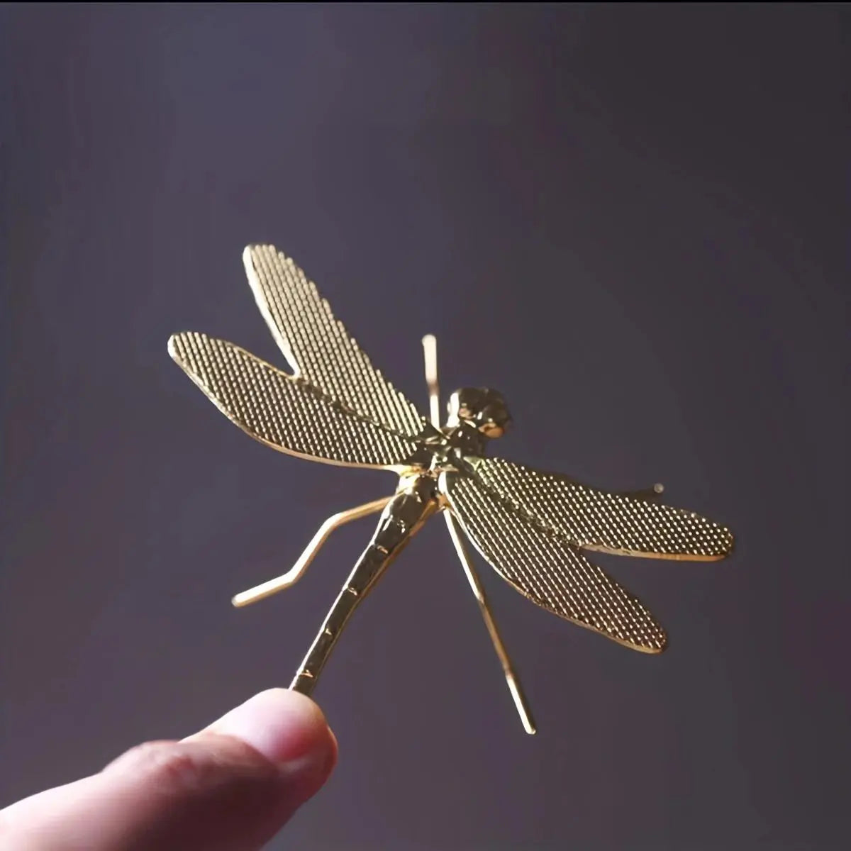 Metal Dragonfly Desk Decor, Creative Insect Figurine for Home Decoration, Ideal Office Photo Prop and Unique Gift, Home Decor Statues