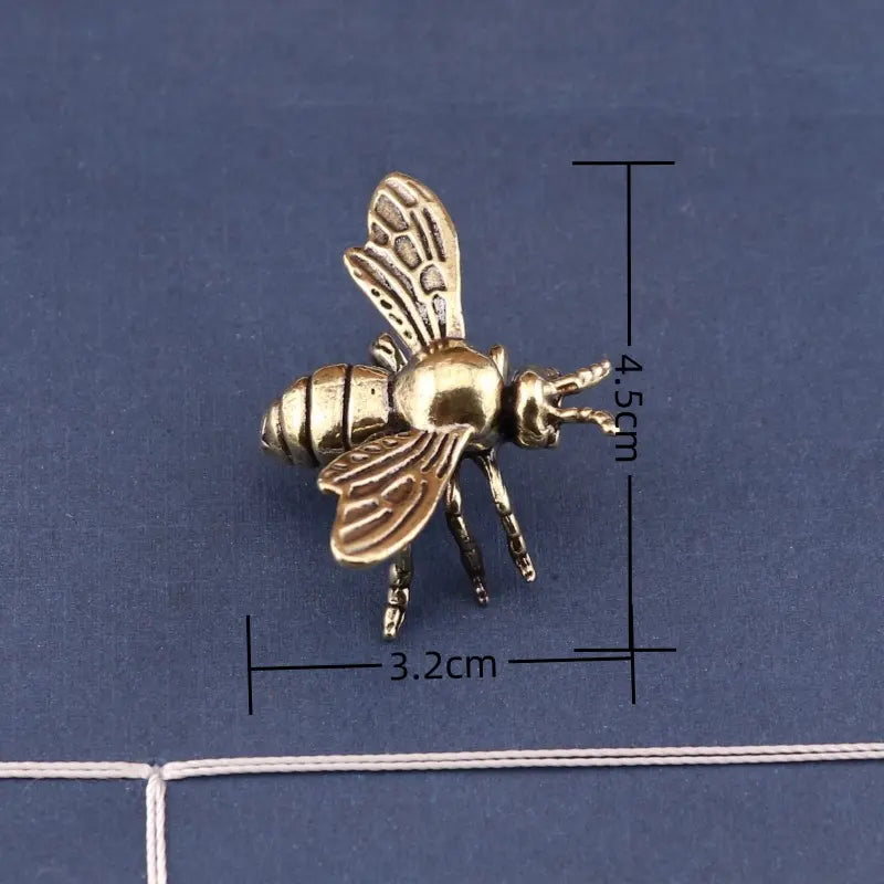 6-Piece Handmade Artificial Insect Figurine Set - Bee & Dragonfly Animal Resin Models, Cute Bug Ensemble, Collectible Home Decor, Decorative Home Ornament, Bug-Art for Desks