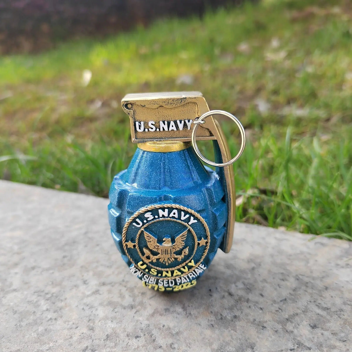 Creative Hand Grenade Resin Craft Table Decor, Desktop Statue, Unique Desk Ornament, Collectible Figurine, Stylish Home Decoration, Home Office Decor, Perfect Gift Idea, Durable Material, Artistic, Resin Sculptures, Decoration Items