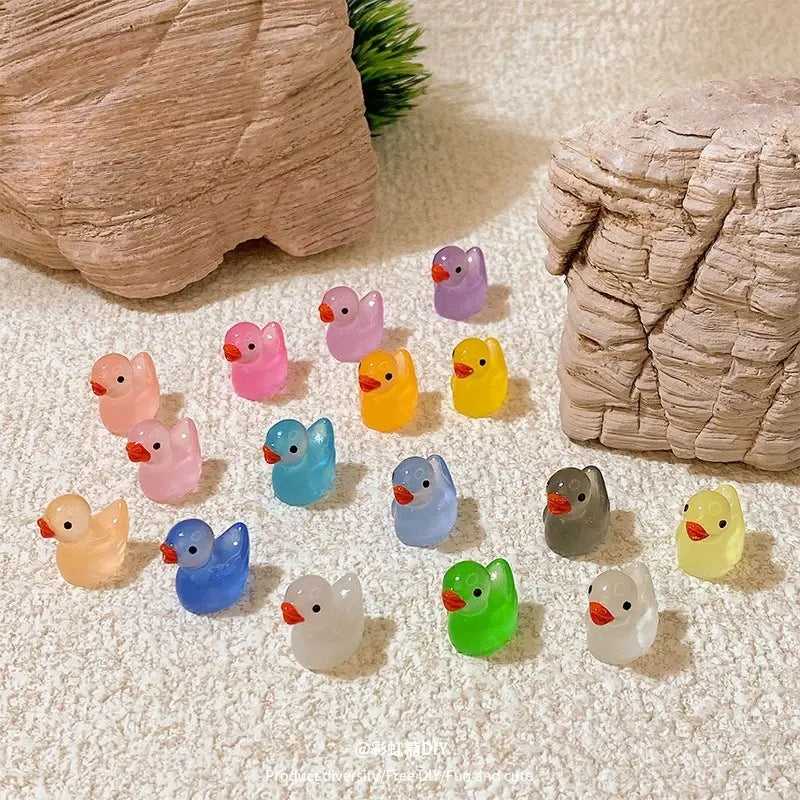 40pcs Mini Ducklings + 1pc Mini Suitcase, Cute Duck Design, Glow-In-The-Dark Decorative Ornaments, Resin Animal Figurines, Creative Home & Office Décor, Holiday Gifts, Decoration Items